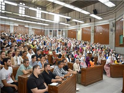 جامعة القاهرة تستقبل الطلاب الجدد والقدامى لبدء العام الدراسي الجديد 