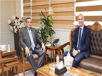 وزير التنمية المحلية يبحث التعاون المشترك مع قنصل عام فرنسا بالإسكندرية 