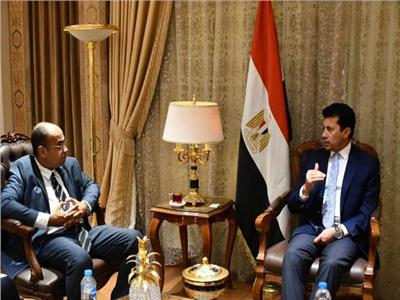 وزير الشباب والرياضة يلتقي بالسفير المصري الجديد في بيرو