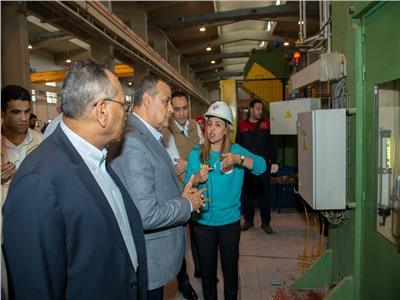 وزير الدولة للإنتاج الحربى  يتفقد شركة أبو زعبل للصناعات المتخصصة