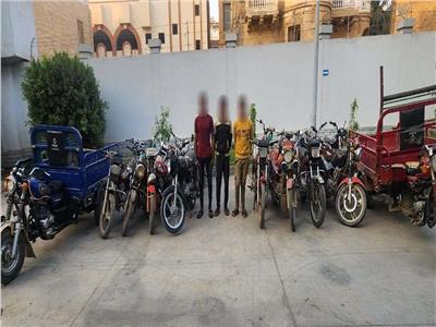 الأمن العام يضبط 9 لصوص دراجات نارية ومتعلقات شخصية بالمحافظات