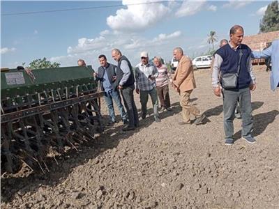 «القليوبية» تنظم يوم حقلي لزراعة القمح بالأساليب الحديثة