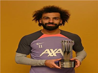 محمد صلاح يتسلم جائزة لاعب الشهر بتصويت الجماهير في الدوري الإنجليزي