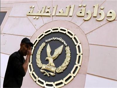 كشف ملابسات مقطع فيديو على «فيس بوك» تضمن تعدى شخص على آخر بإستخدام قطعة خشبية 