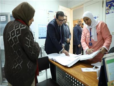 وزير الصحة يتفقد مركز طب أسرة «ميت عقبة» ضمن جولاته الميدانية المفاجئة 
