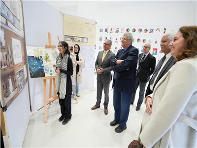 رئيس الجامعة اليابانية يفتتح المعرض الثالث لطلاب برامج الفن والتصميم  