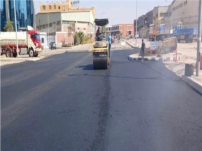 «الإسكان»: استكمال مشروعات تطوير الطرق بالمناطق الصناعية والسكنية بمدينة العبور