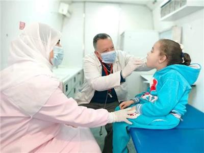 صحة المنيا توقع الكشف الطبي على 1326 حالة خلال قافلة طبية بقرية إدمو