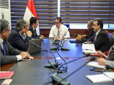 وزير الصحة يستقبل ممثلي الجمعية المصرية لجراحة الأوعية الدموية والتداخلية لبحث سبل التعاون