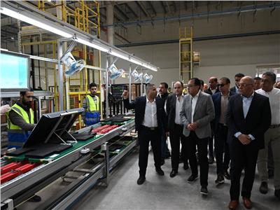 ضمن جولة بعدد من المصانع..رئيس الوزراء يزور مُجمع"هاير" الصناعي بالعاشر من رمضان