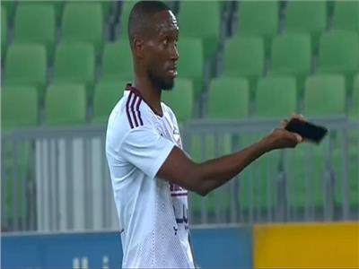 «هاتف محمول» يوقف مباراة الشباب أمام الطائي في الدوري السعودي