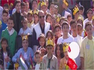   الرئيس السيسي يشارك أسرالشهداء احتفالية عيد الفطر المبارك