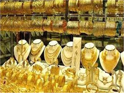 ارتفاع أسعار الذهب متأثرا بالدولار والتوترات في الشرق الأوسط 