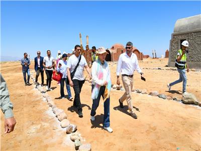 وزيرة البيئة تتفقد الأعمال الإنشائية لقرية الغرقانة بمحمية نبق بجنوب سيناء