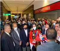استقبال حافل لبطلي "الذهب والفضة" بمطار القاهرة