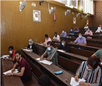 ٧٠٠ طالب بسوهاج يؤدون امتحانات برامج التعليم المدمج بالشراكة مع جامعة القاهرة 