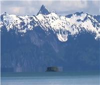 الوهم البصري يحول جزيرة في ألاسكا إلى "طبق طائر"