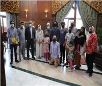 قصة عائلة أمريكية جاءت إلى مصر للدراسة في مدرسة «الإمام الطيب»