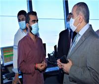 وزير الطيران المدنى يتفقد برج مراقبة مطار القاهرة ويشيد بأداء المراقبين الجويين