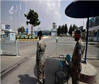 لأول مرة .. انتشار عناصر من الشرطة الافغانية وطالبان بمحيط مطار كابول