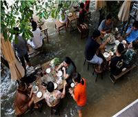فيضان يحول مطعما إلى مقصد سياحي في تايلاند