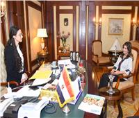 «فتاة» تتقلد منصب وزيرالهجرة في مصر لمدة يوم 