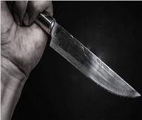موظف يطعن زميلته في العمل بسكين ويشوه وجهها بـ400 غرزة