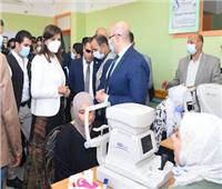 وزيرة الهجرة ومحافظ بني سويف يتفقدان القافلة الطبية في قرية الحرجة 