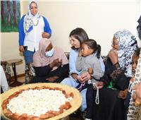 وزيرة الهجرة تلبي دعوة أسرة نوبية باستضافتها فى منزلها بقرية المضيق