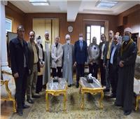 رئيس جامعة بني سويف يستقبل ممثلي بيت العائلة المصرية لبحث سبل التعاون