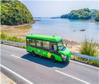 اليابان تخترع حافلة يمكنها السير على الطرقات والسكك الحديدة