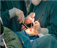أطباء سعوديين يستخرجون اسورة من أمعاء طفل