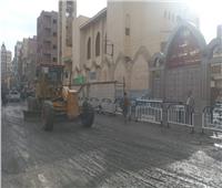 مسئولى محليات المنيا يتابعون شفط مياه الأمطار من الشوارع والميادين 