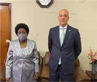 السفير المصري بكمبالا يلتقي وزيرة الطاقة والثروة المعدنية الأوغندي 