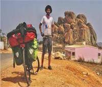 شاب مغربي سافر عبر دراجته إلى 24 دولة