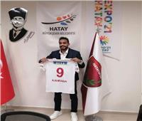 هاتاي التركي يقدم كهربا بالقميص 9