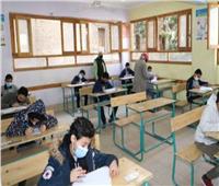 طلاب رابعة ابتدائي يؤدون امتحان الدراسات الاجتماعية وتكنولوجيا الاتصالات ..اليوم 