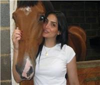 حورية فرغلي توجه رسالة إلى حصانها المتسبب في عمليات «أنفها»