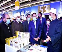 رئيس الوزراء يتفقد جناح المجلس الأعلى للشئون الإسلامية بمعرض الكتاب 