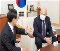 السفير المصري في كوريا الجنوبية يلتقي المدير التنفيذي لمجموعة شركات هيونداي روتم