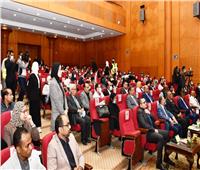 وثائق تأمينية وكراتين المواد الغذائية للعمالة الغير منتظمة باسوان 