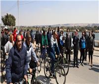 محافظ المنيا يطلق شارة البدء لماراثون دراجات على كورنيش النيل