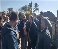 نائب محافظ الجيزة يتفقد «مشروع الصرف» في قرية بالحوامدية