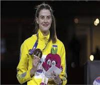 لاعبة أوكرانية تتحدى الحرب وتبدي فخرها بذهبية «الوثب العالي»