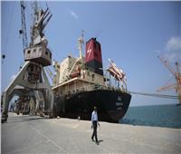 اليمن.. أول سفينة وقود تصل الحديدة بعد بدء سريان الهدنة