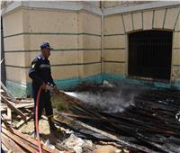 محافظ المنيا، يتفقد موقع حريق نشب بمخلفات خلف سور مدرسة 