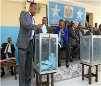 نواب الصومال يتوافدون على لجان الانتخابات الرئاسية 