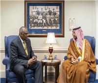 نائب وزير الدفاع السعودي يلتقي نظيره الأمريكي