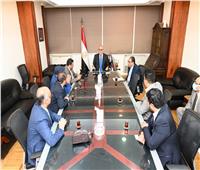 وزير الإسكان يبحث فرص التعاون مع رئيس مجلس الأعمال اليمني في مصر 