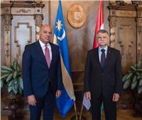 السفير المصري في بودابست يلتقي رئيس البرلمان المجري ويدعوه لزيارة مصر